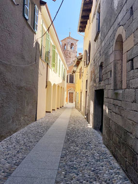Gasse - Weg zum See