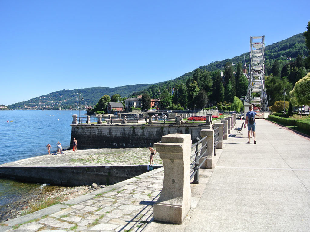 Seepromenade in Baveno – Blick über den Lago Maggiore