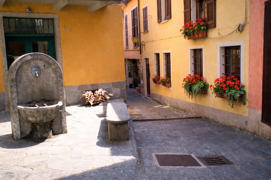 Altstadtgasse in Cannero Riviera