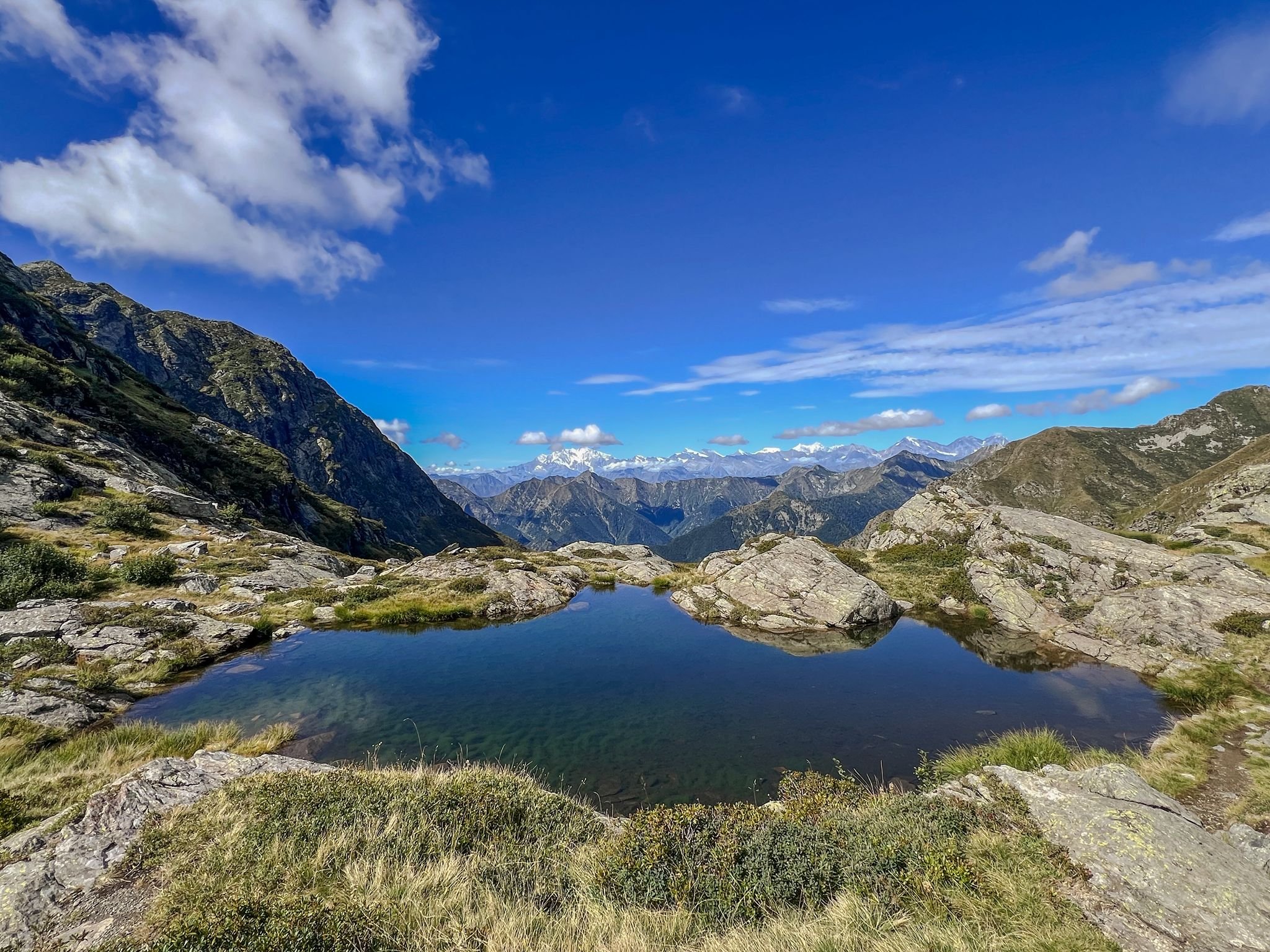 Kleiner Bergsee in hochalpiner Umgebung nahe Cannobio