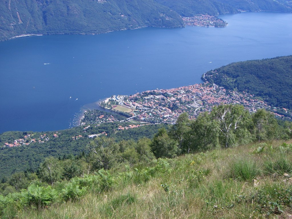 Blick vom Monte Giove auf Cannobio und den Lago Maggiore
