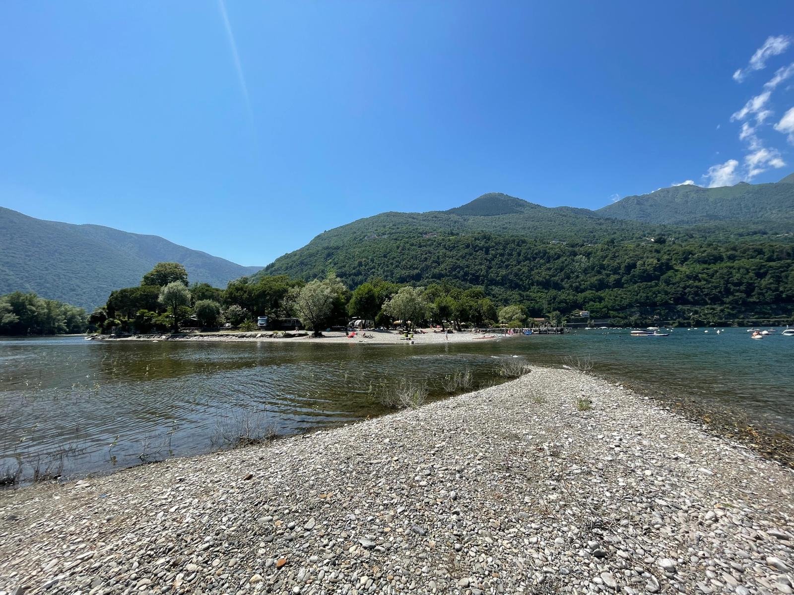 Flacher Uferbereich am Lido von Cannobio