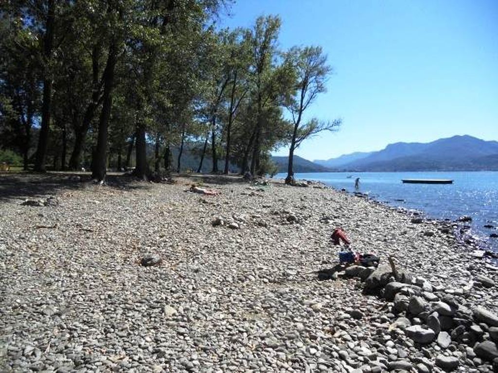 Öffentlicher Strand an der Giona in Maccagno