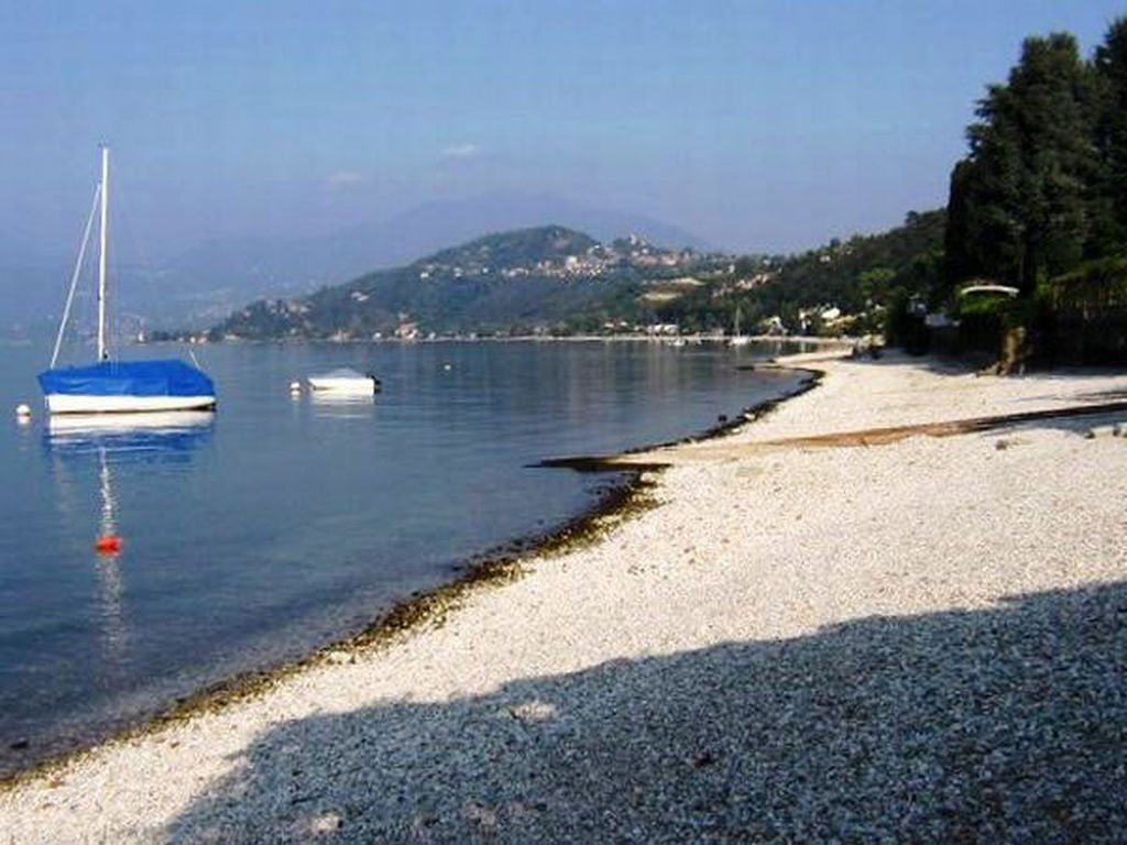 Öffentlicher Strand Golfo Aranci Porto Valtravaglia am Lago Maggiore